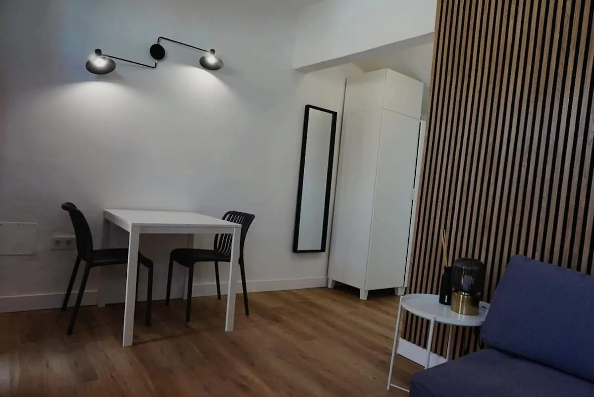 マラガCasa A 150 Metros De La Playa Con Patio En El Paloアパートメント アパート マラガ